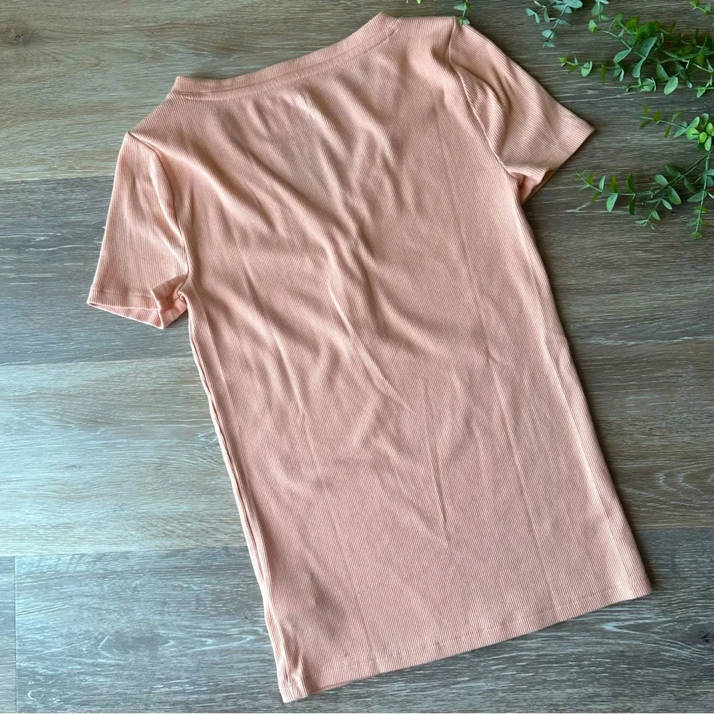 GAP Women's Ribbed Short Sleeve Henley - Picture 3 of 4